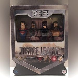 DC Warner Bros. Justice league container with figures